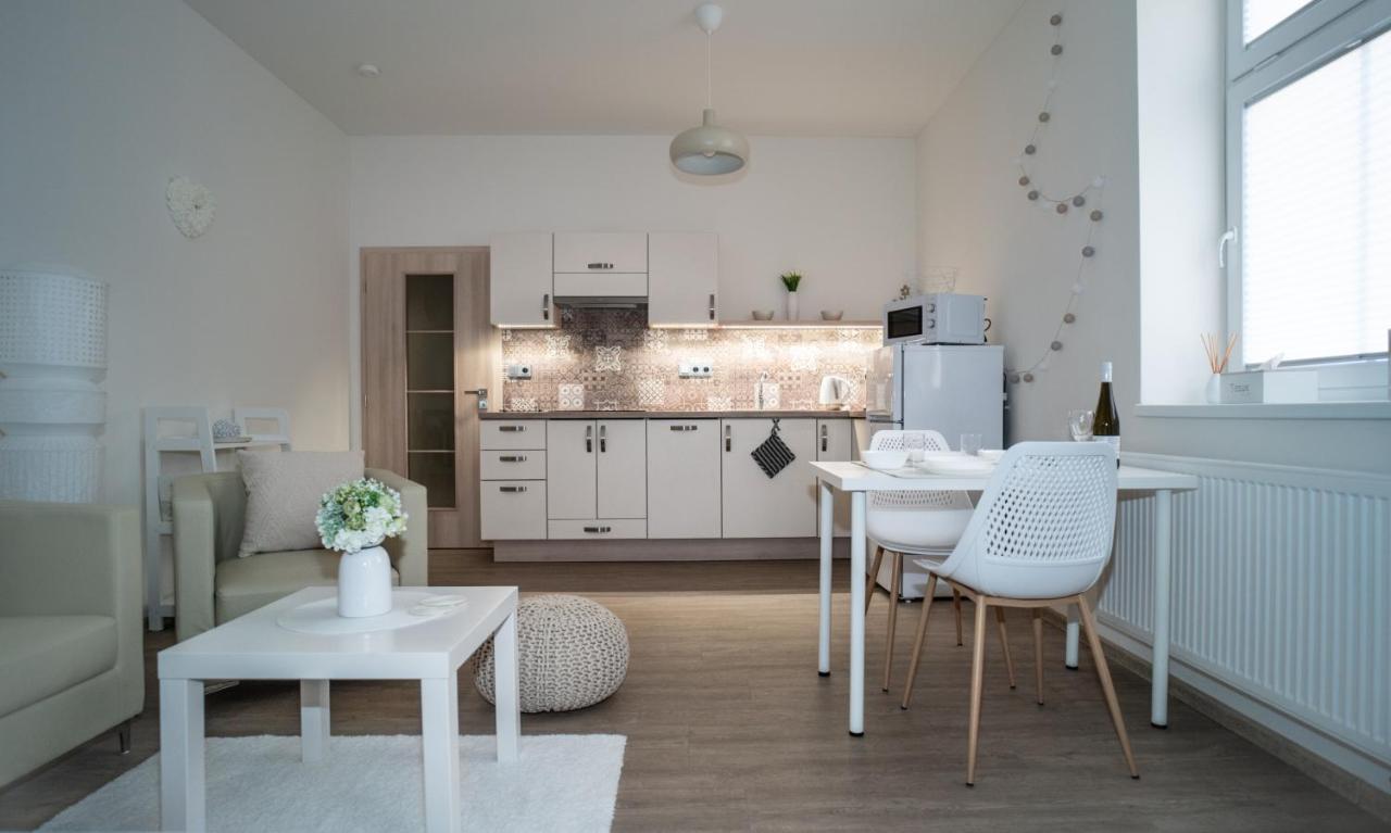 Apartmanovy Dum Sklipek Trutnov Esterno foto