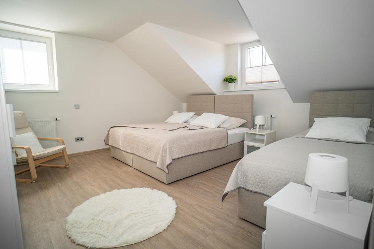 Apartmanovy Dum Sklipek Trutnov Esterno foto