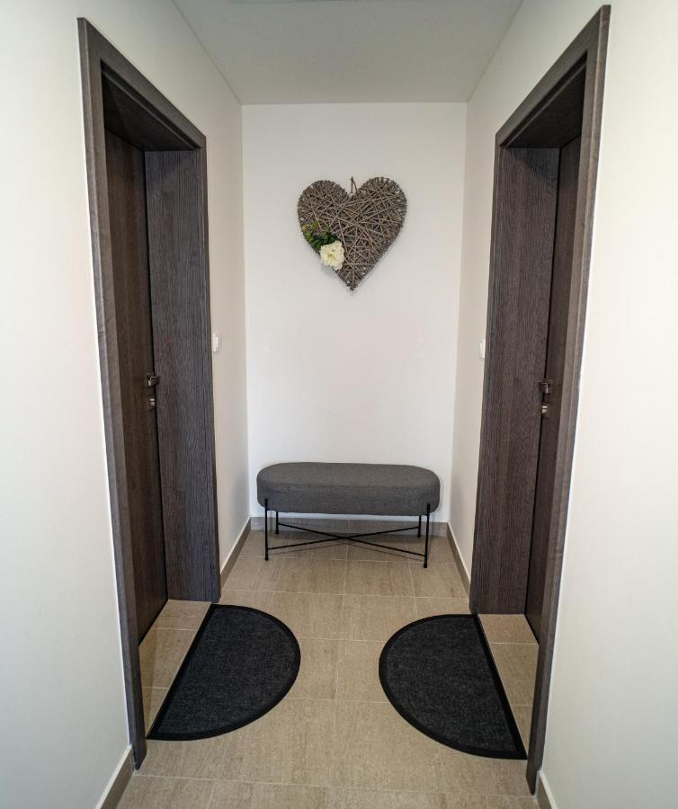 Apartmanovy Dum Sklipek Trutnov Esterno foto
