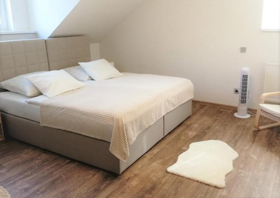 Apartmanovy Dum Sklipek Trutnov Esterno foto