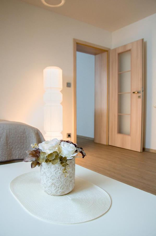 Apartmanovy Dum Sklipek Trutnov Esterno foto